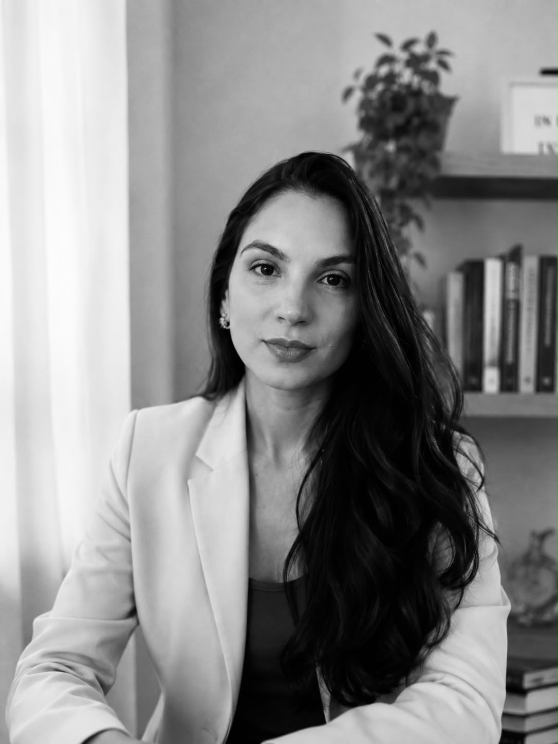 Retrato profissional de Cristiane Fonseca, psicóloga clínica